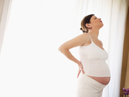 Судороги в ногах при беременности : причины и лечение 