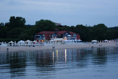 Труймясто: море , пляж , зоопарк , океанариум - и Кривой домик 