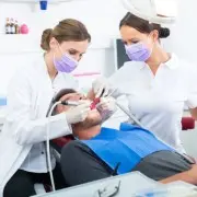 Почему у взрослых пациентов с стоматологами подчеркивается?