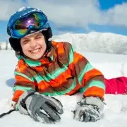 Наступила зима: сколько лет может начать кататься на коньках, кататься на лыжах и сноуборд?