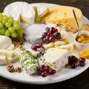 Идеальная сырная тарелка – основное блюдо вечеринки