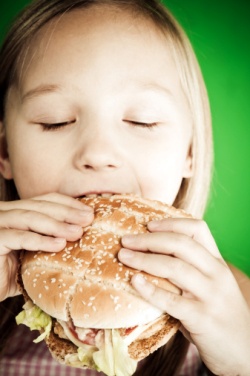 Избыточный вес у детей: причины , профилактика и лечение 