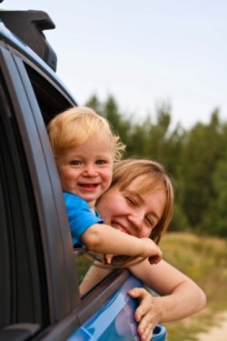 Чем занять ребёнка в машине : 25 веселых игр 