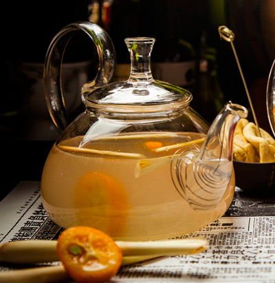 Изображение < pan> Черный чай, зеленый чай и красный чай. Кажется, что каждый тип чая имеет свой особый характер, который полезен для здоровья. Диетолог Анна Иваскевич поможет вам выяснить,