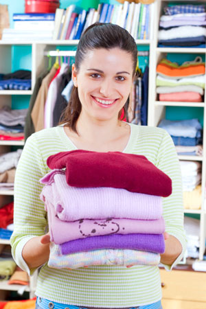 Как навести порядок в шкафу с одеждой : 8 правил для уборки и шопинга 