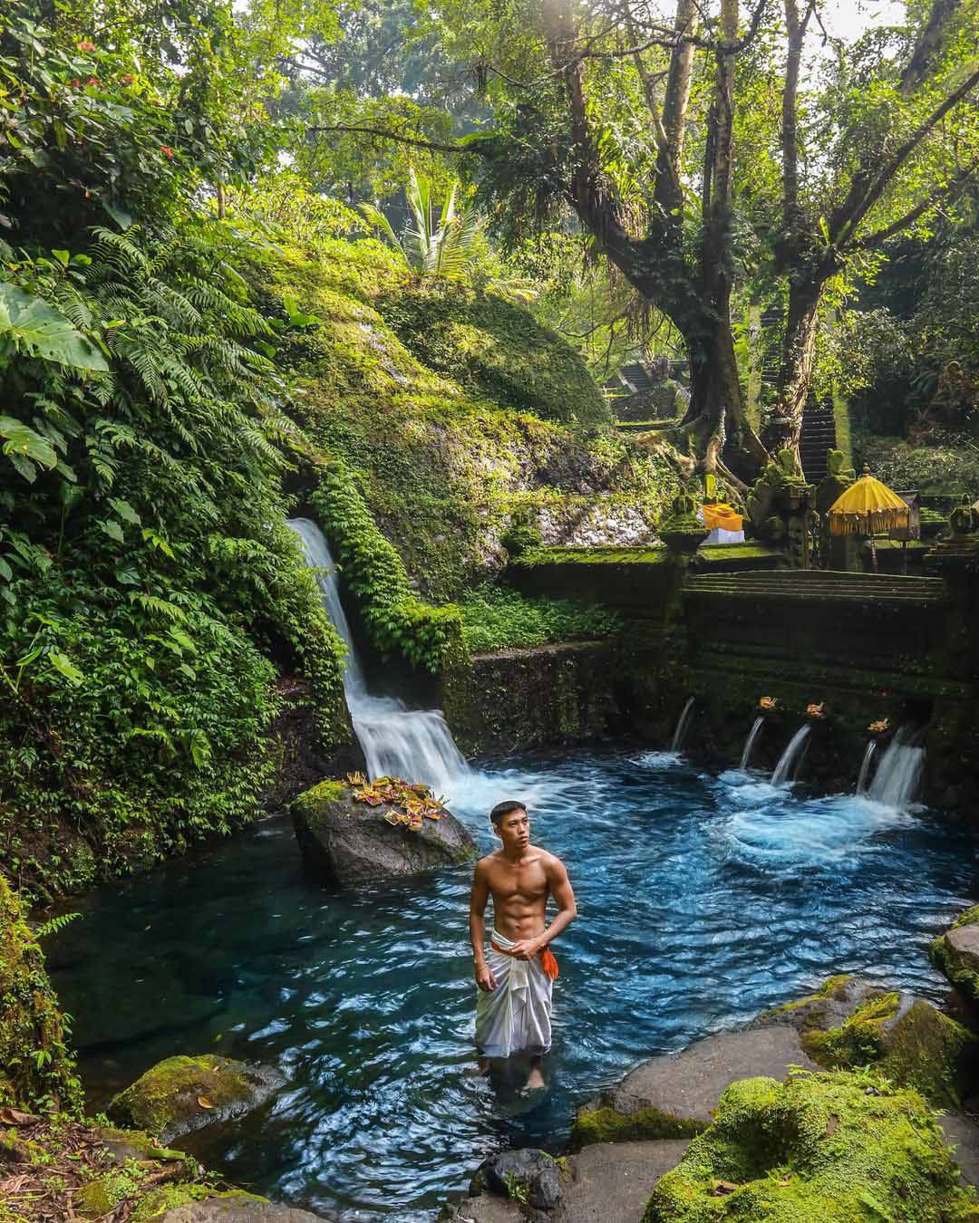 Bali < pran> Один из лучших курортов в Юг о-Восточной Азии, Сен т-Регис Бали, является прекрасным местом, где вы можете утонуть в тропическом зеленых и отправиться на лучший пляж.