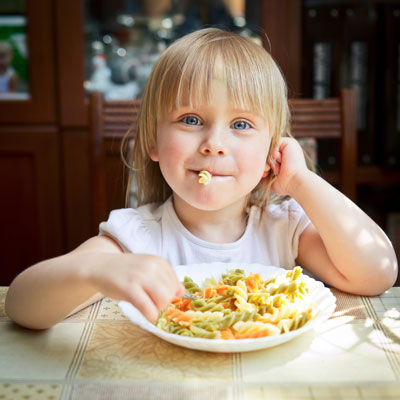 Детское меню : как приучить ребенка есть взрослую пищу 