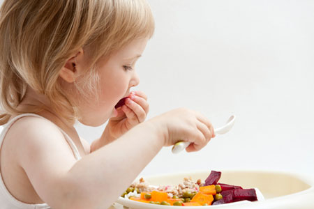 Детское меню : как приучить ребенка есть взрослую пищу 