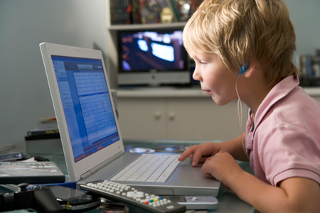 Онлайн-уроки для детей и взрослых : кому удобно , когда эффективно 