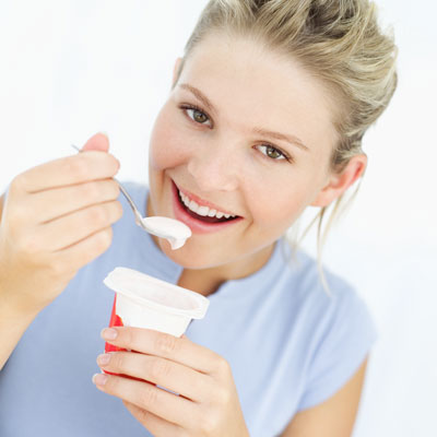 У женщин, регулярно употребляющих йогурт , меньше распространена избыточная масса тела