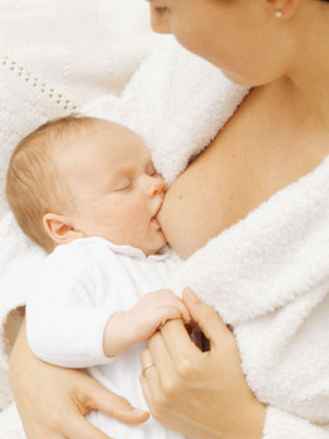 Грудное вскармливание и сон с ребенком : что они дают маме и малышу 