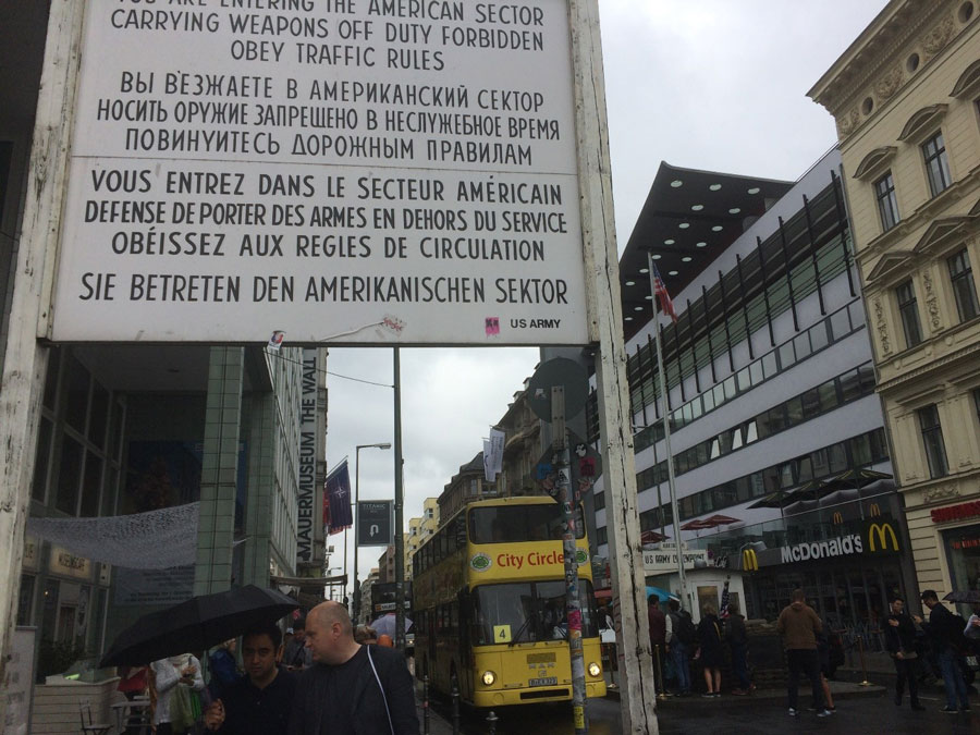 Контрольная точка Charlie / Checkpoint Charlie и Berlin Wall Museum