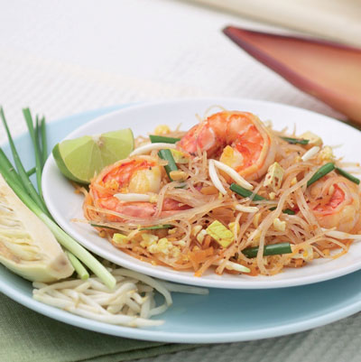 3 рецепта тайской кухни : суп, лапша с креветками и десерт с кокосом 