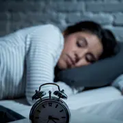 Михаэль Бройт: Почему слишком много спать на выходных вредно? 5 привычек, которые мешают здоровому сну
