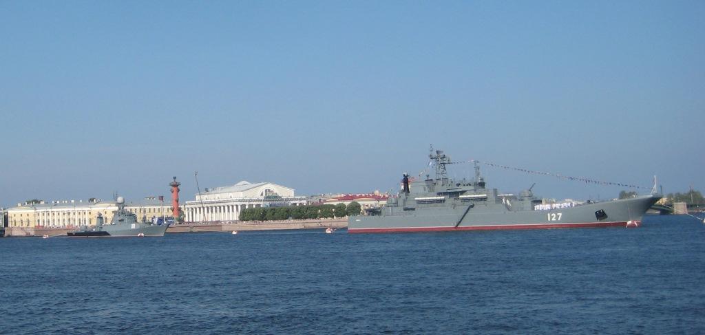 Парад военн о-морского флота в Санк т-Петербурге