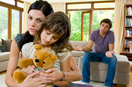 Проблемы в семье . Жить ли вместе ради ребенка ? Чем опасны бабушки ?