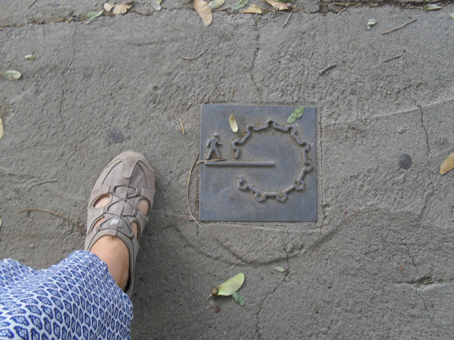 Знаки для прогулочных дорожек в старом городе Никоция